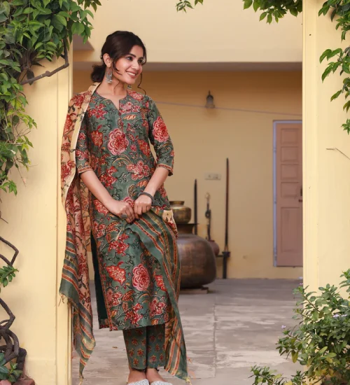 3_ef9c3f70-2b6d-4efa-8861-419d25e69629_700x